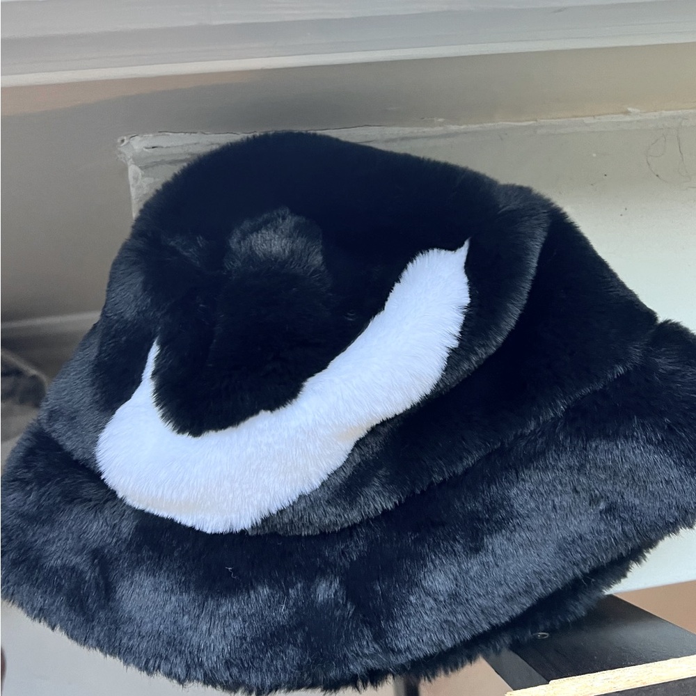 Nike Apex Faux Fur Bucket Hat